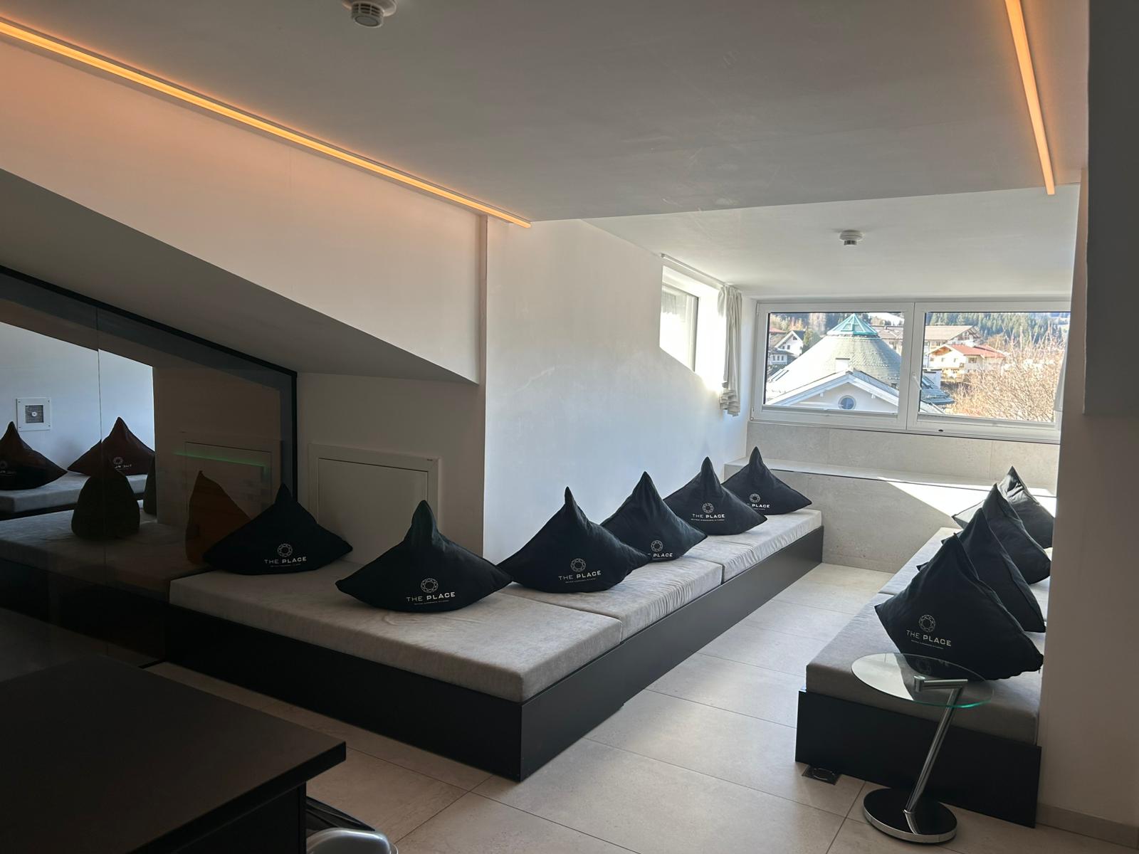 Wellness-Lounge Reinigung Salzburg – Moderne Spa-Anlage professionell gepflegt